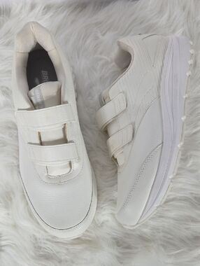 Brooks White Leather Addiction Walker Vstrap 2 Sneakers